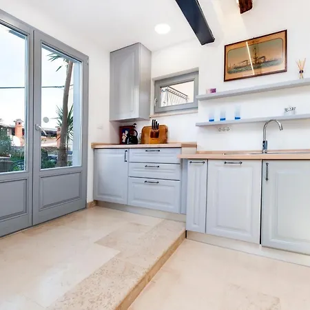 Old Town Garden Studio Apartment