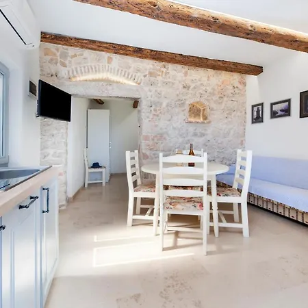 Old Town Garden Studio Apartament